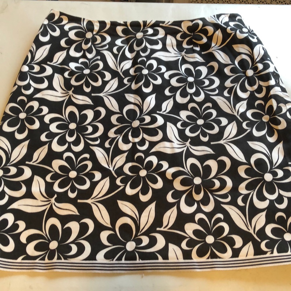 Muse- black and white print skirt